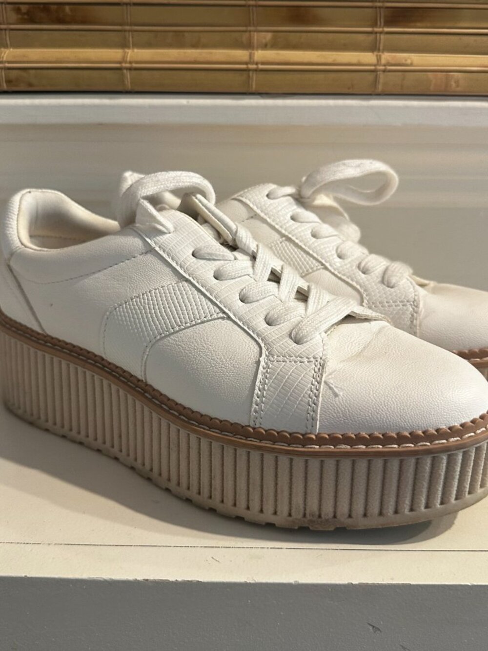 dv Dolce Vita Brin bubbles white platform sneakers  size 8